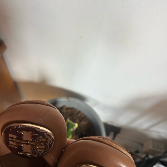 Tory Burch Tan Flats with Gold Logo - Picture 5 of 7